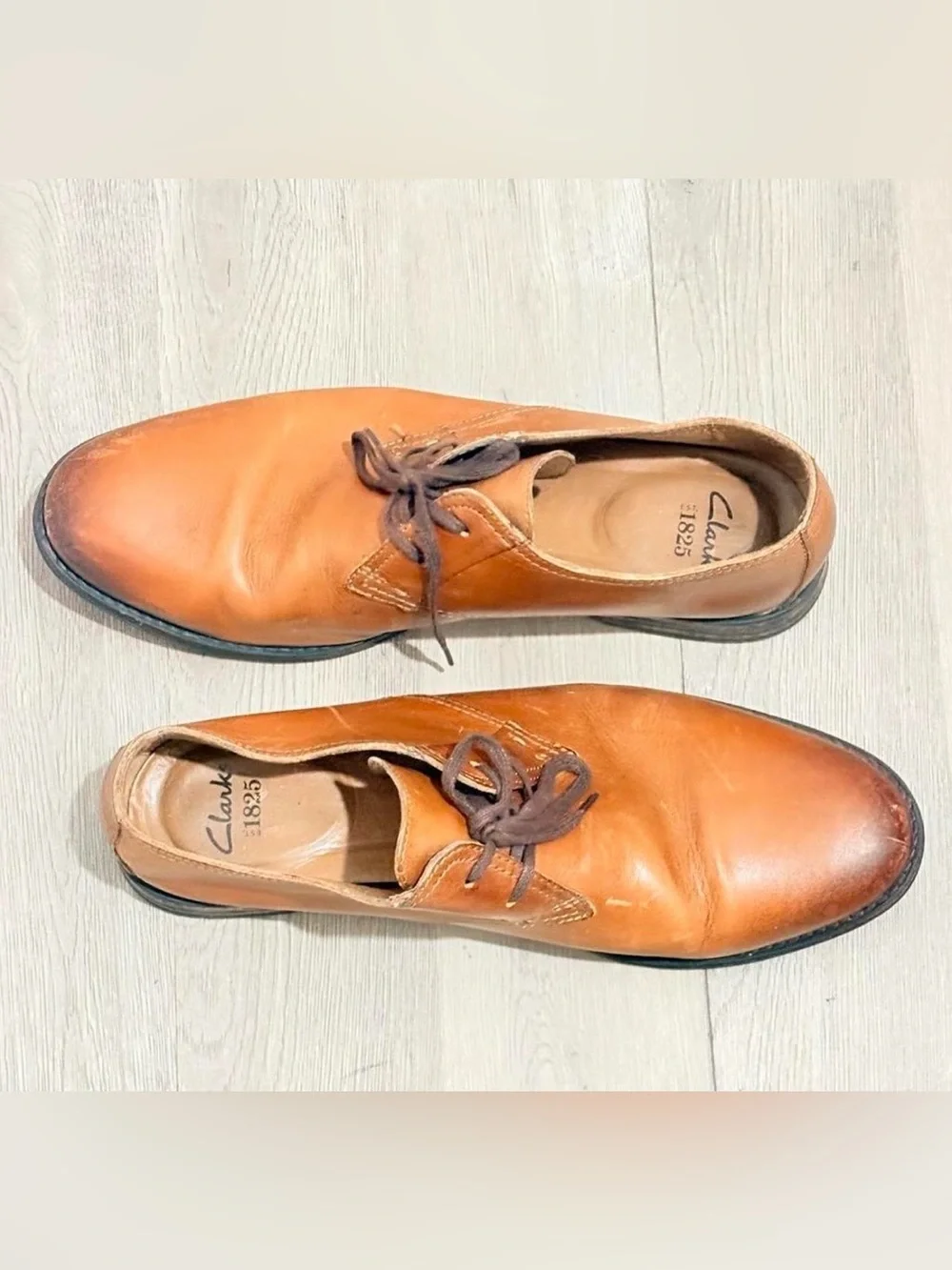 Clarks Men’s Tan Leather Chukka Boots